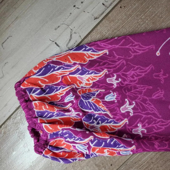 Bob Mackie Women's Raspberry V-Neck Floral Printed Woven Blouse Size XXS NWOT - Picture 10 of 16